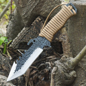 Fixed Blade Camping Pocket Knives Compact Outdoor Stainless Steel Hunting Knives with Paracord Handle UD405454